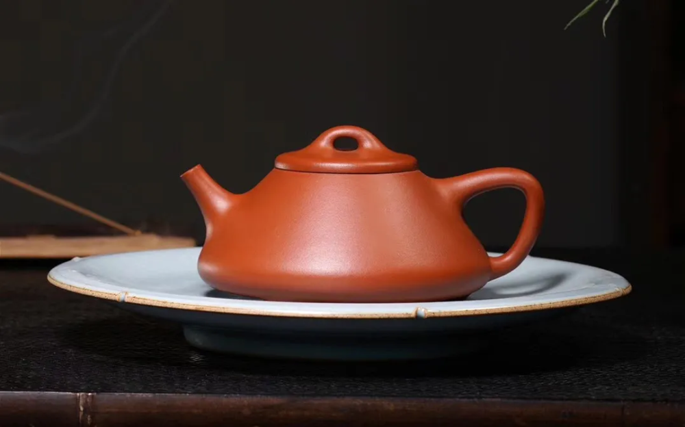 每一个爱茶的人,都需要有一把陪伴终身的紫砂壶（只有一把紫砂壶）