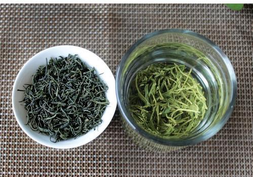 信阳毛尖属于绿茶类，冲泡出来的茶汤会是什么颜色的呢？
