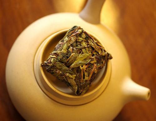 漳平水仙茶是独一无二的方块紧压乌龙茶，但如何辨别它的好坏呢？