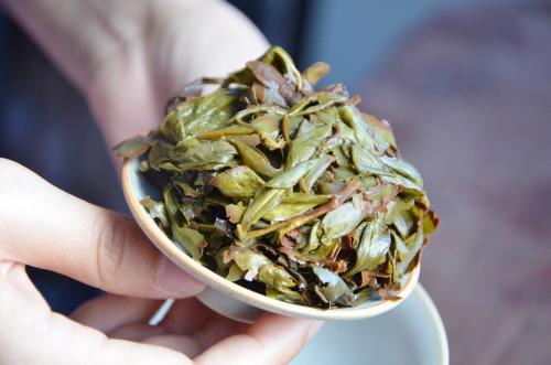漳平水仙茶是独一无二的方块紧压乌龙茶，但如何辨别它的好坏呢？